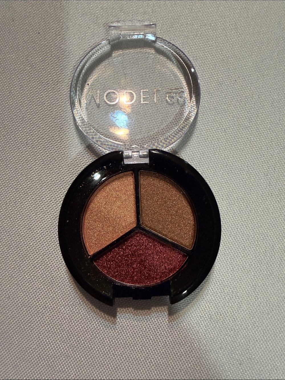 Assorted eyeshadows - Picture 10 of 15